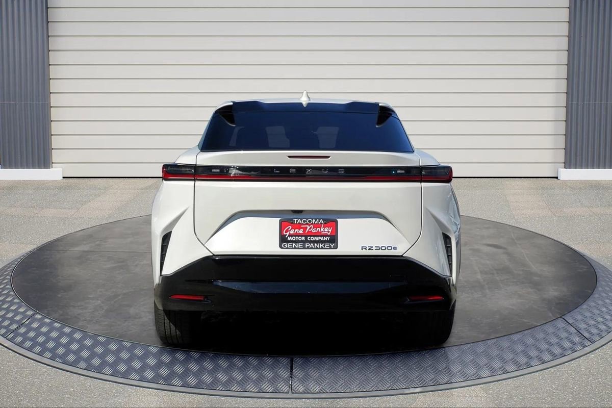 Used 2024 Lexus RZ 300e Premium image 6