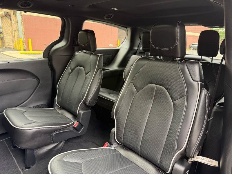 Used 2026 Chrysler Pacifica Limited FWD image 26
