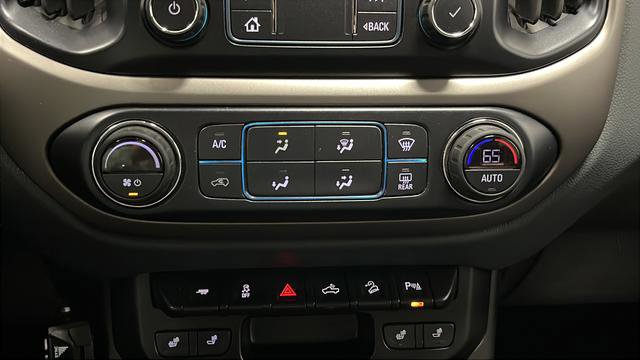 Used 2019 Chevrolet Colorado Z71 w/ Z71 Midnight Edition AWD/4WD image 17