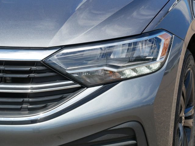 Certified 2022 Volkswagen Jetta SE FWD image 10