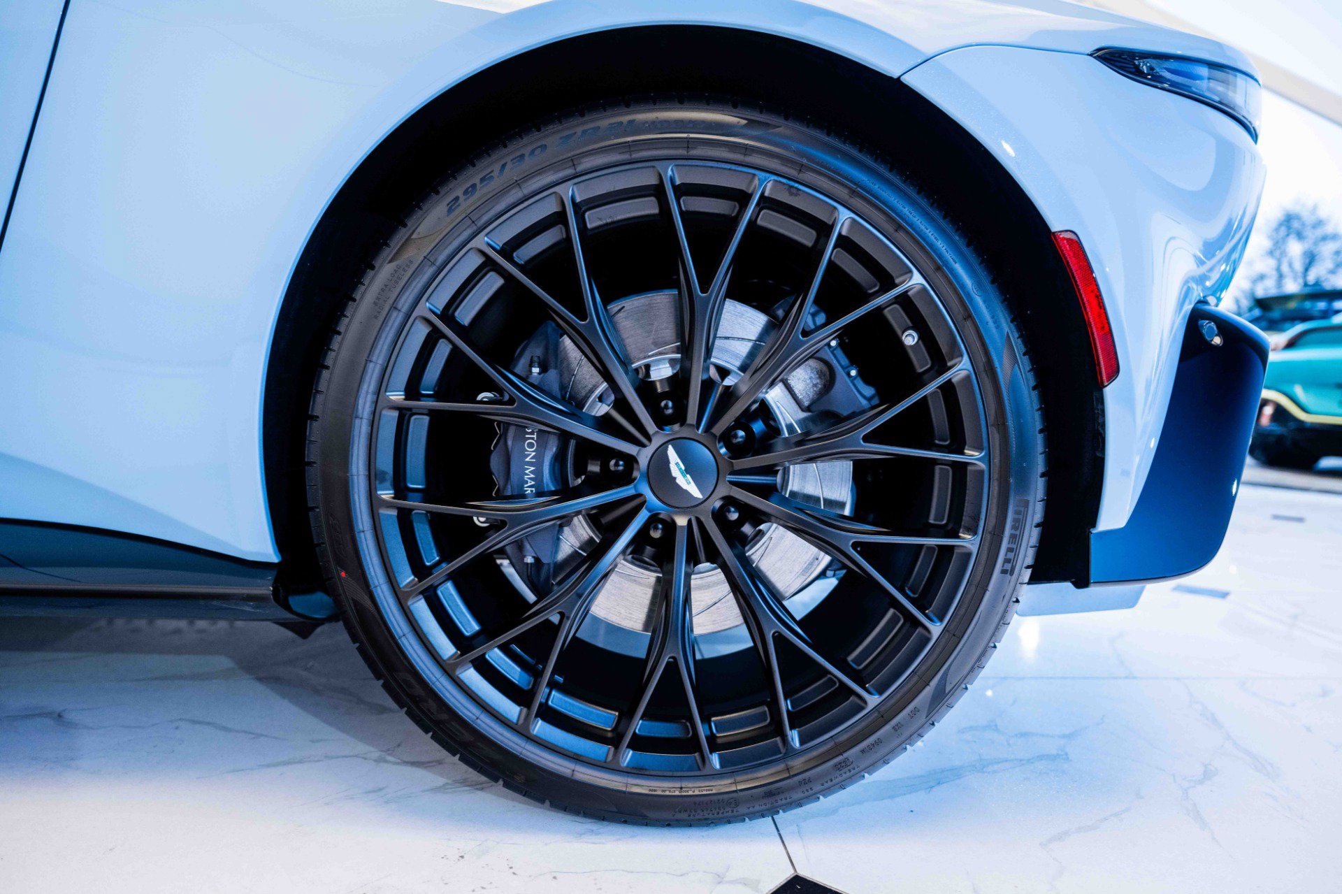 Used 2023 Aston Martin V8 Vantage Coupe RWD image 37
