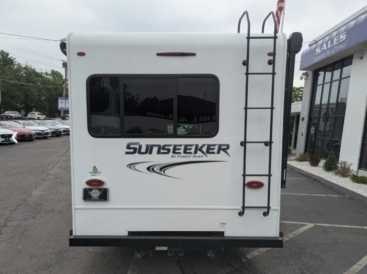 Used 2019 Chevrolet Express 4500 w/ RV Package RWD image 7