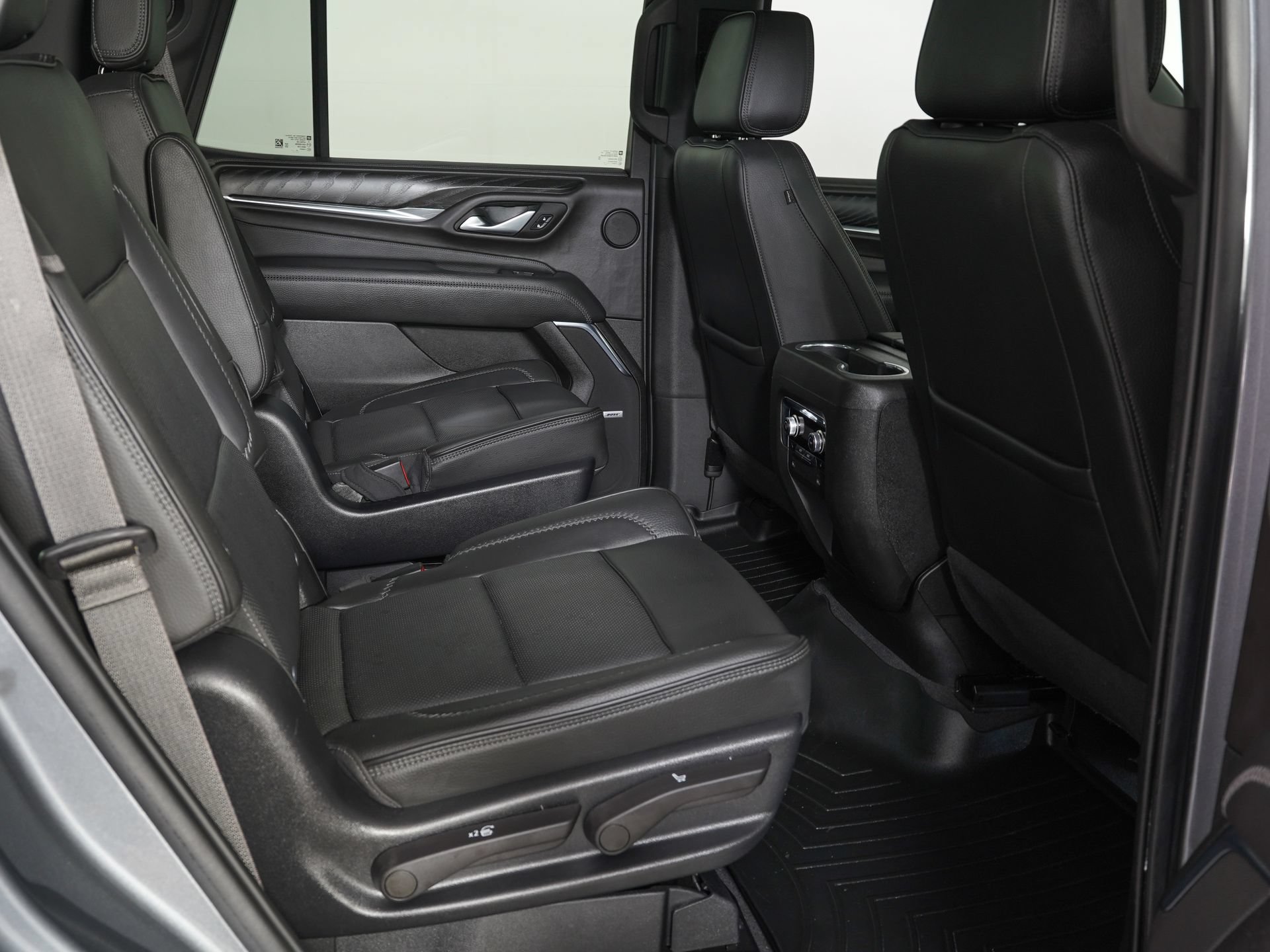 Used 2022 GMC Yukon Denali RWD image 9