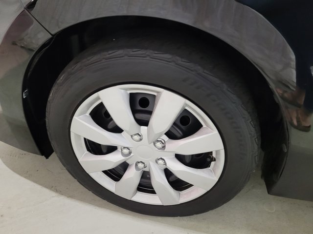 Used 2017 Toyota Corolla LE image 18