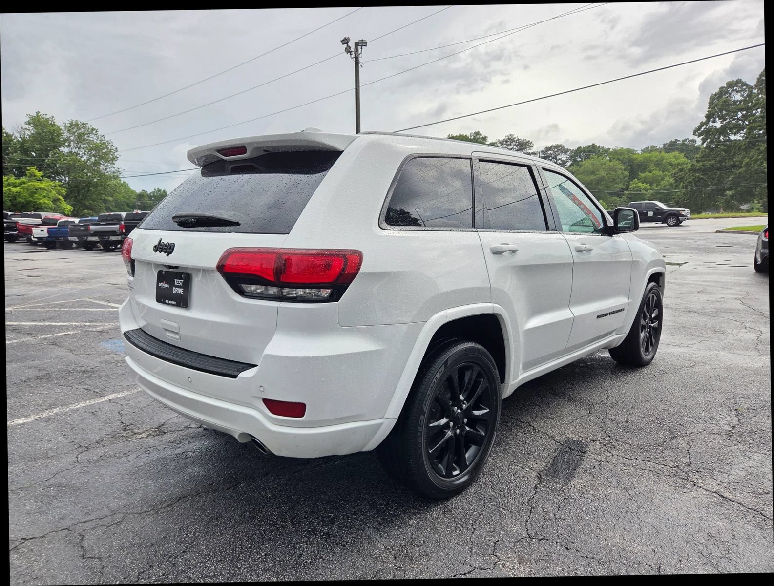 Used 2017 Jeep Grand Cherokee Altitude RWD image 8