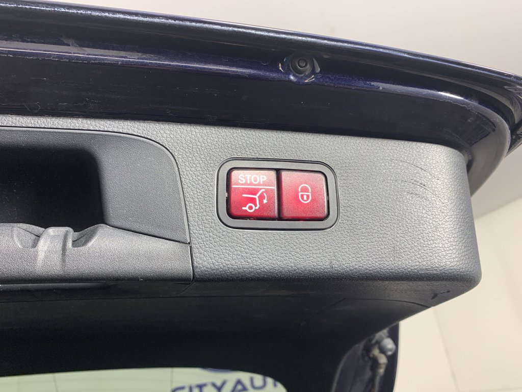 Used 2021 Mercedes-Benz GLC 300 w/ AMG Line image 38