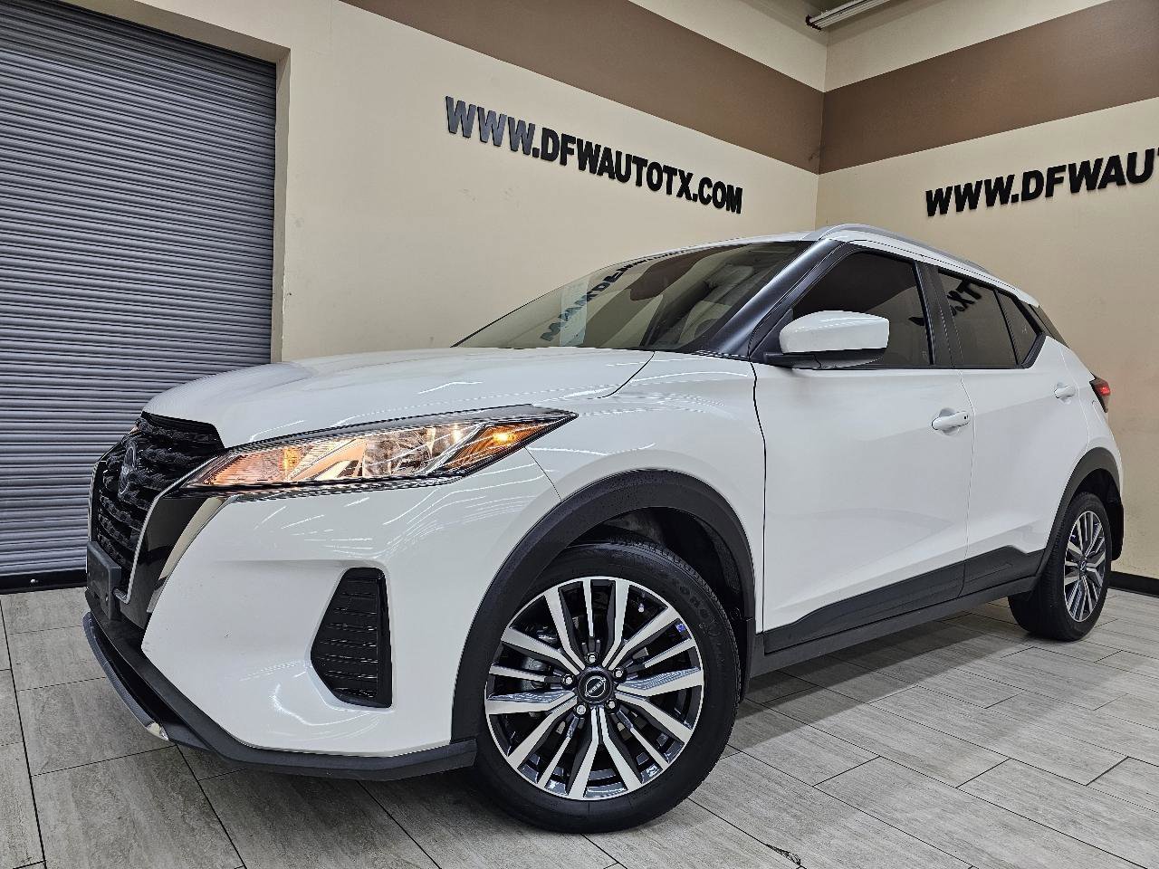 Used 2024 Nissan Kicks SV image 1