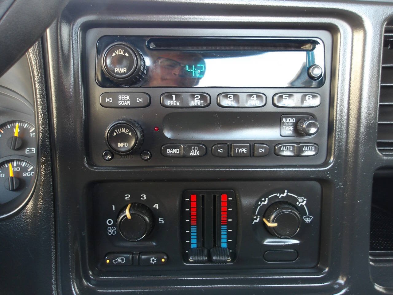 Used 2005 Chevrolet Silverado 1500 W/T RWD image 12