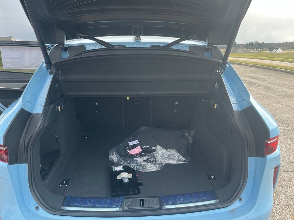 New 2026 Jaguar F-PACE SVR image 19