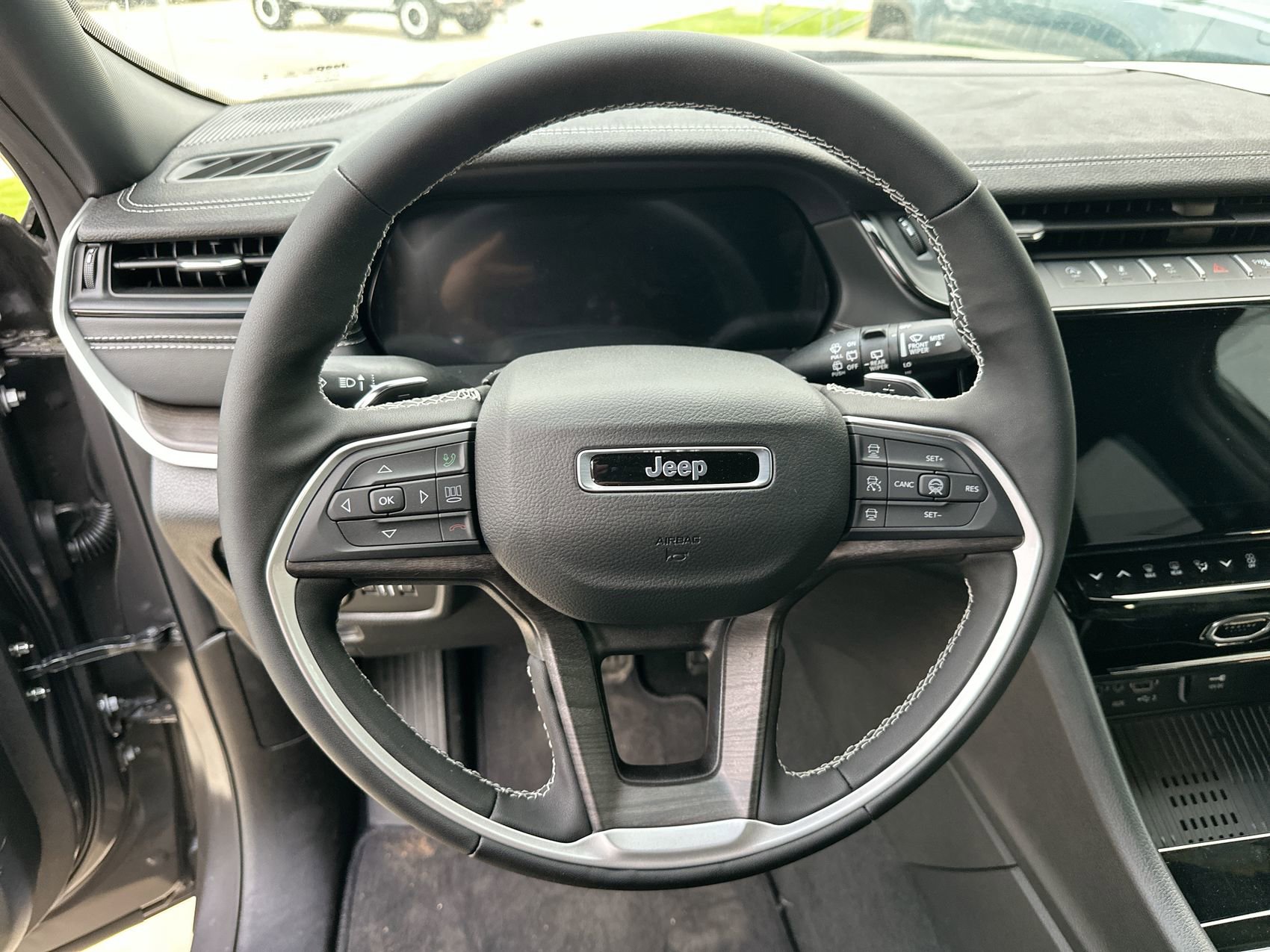 New 2026 Jeep Grand Cherokee Altitude AWD/4WD image 14