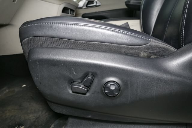 Used 2023 Chrysler Pacifica Touring-L FWD image 39