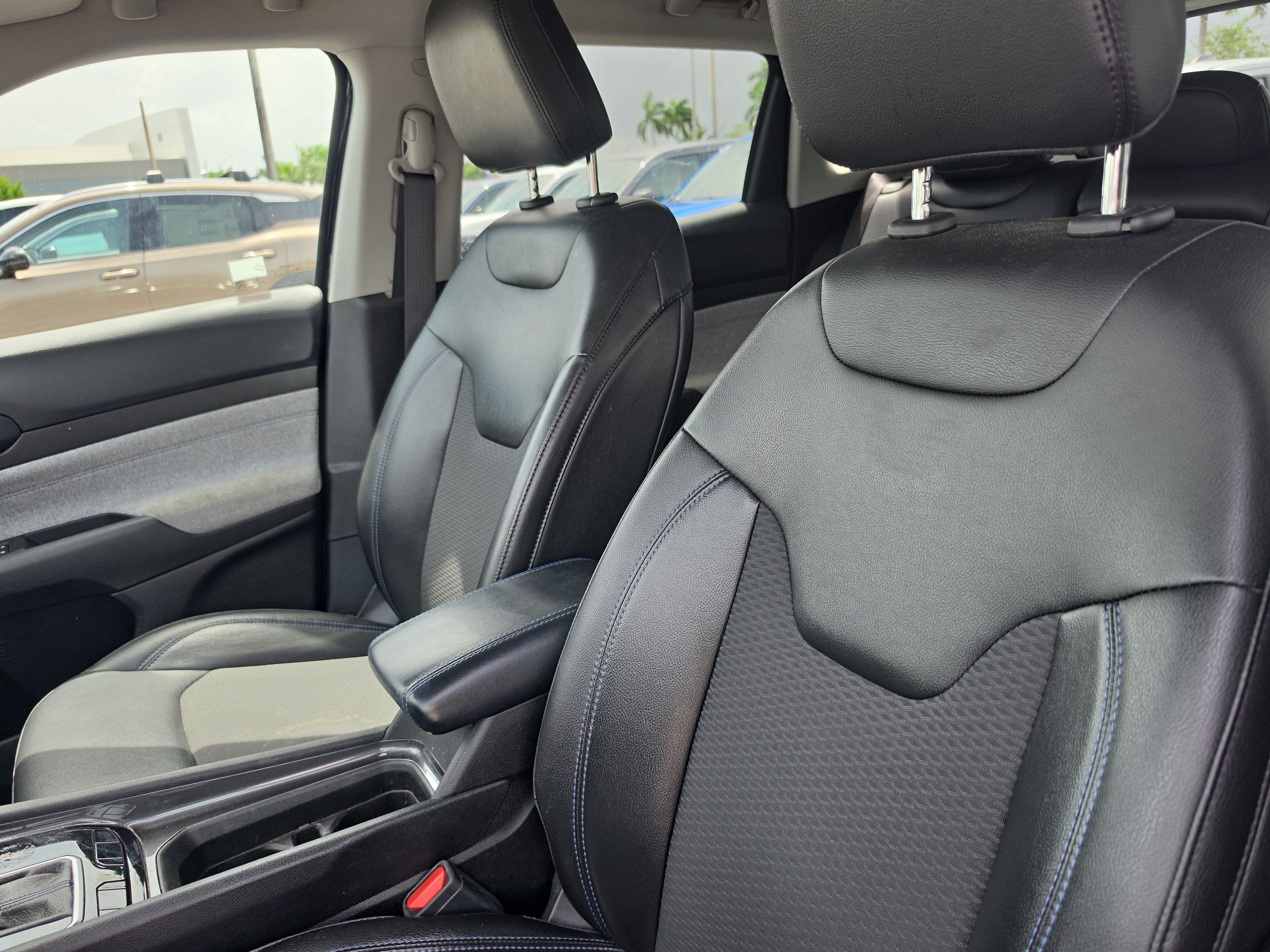 Used 2022 Jeep Compass Latitude FWD image 8