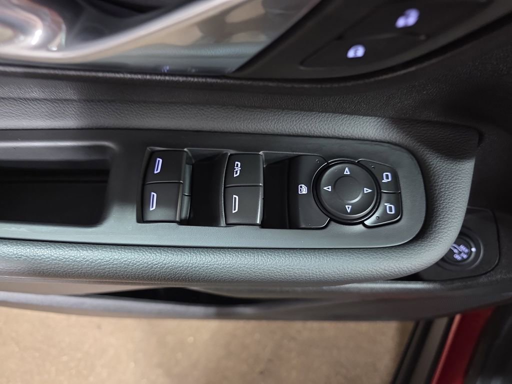 Used 2024 GMC Terrain SLE w/ Driver Convenience Package image 27