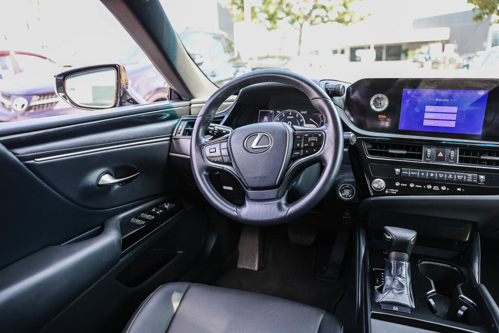 Used 2025 Lexus ES 350 FWD image 4