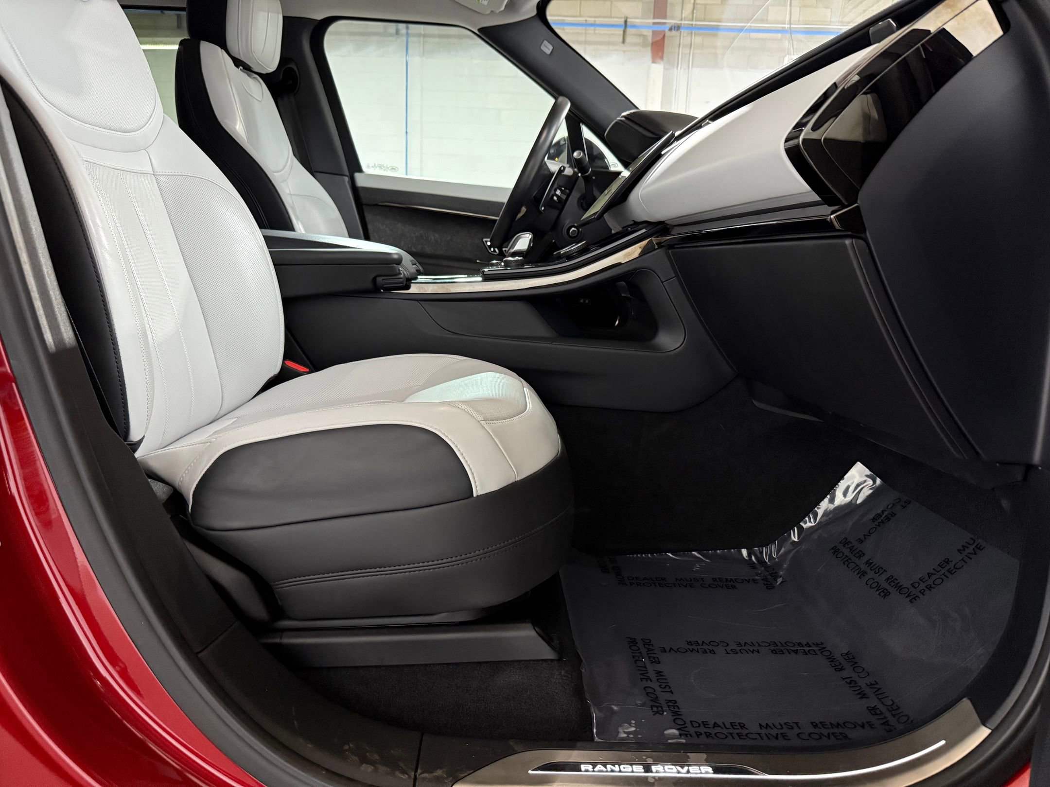 Used 2023 Land Rover Range Rover Sport SE Dynamic image 53