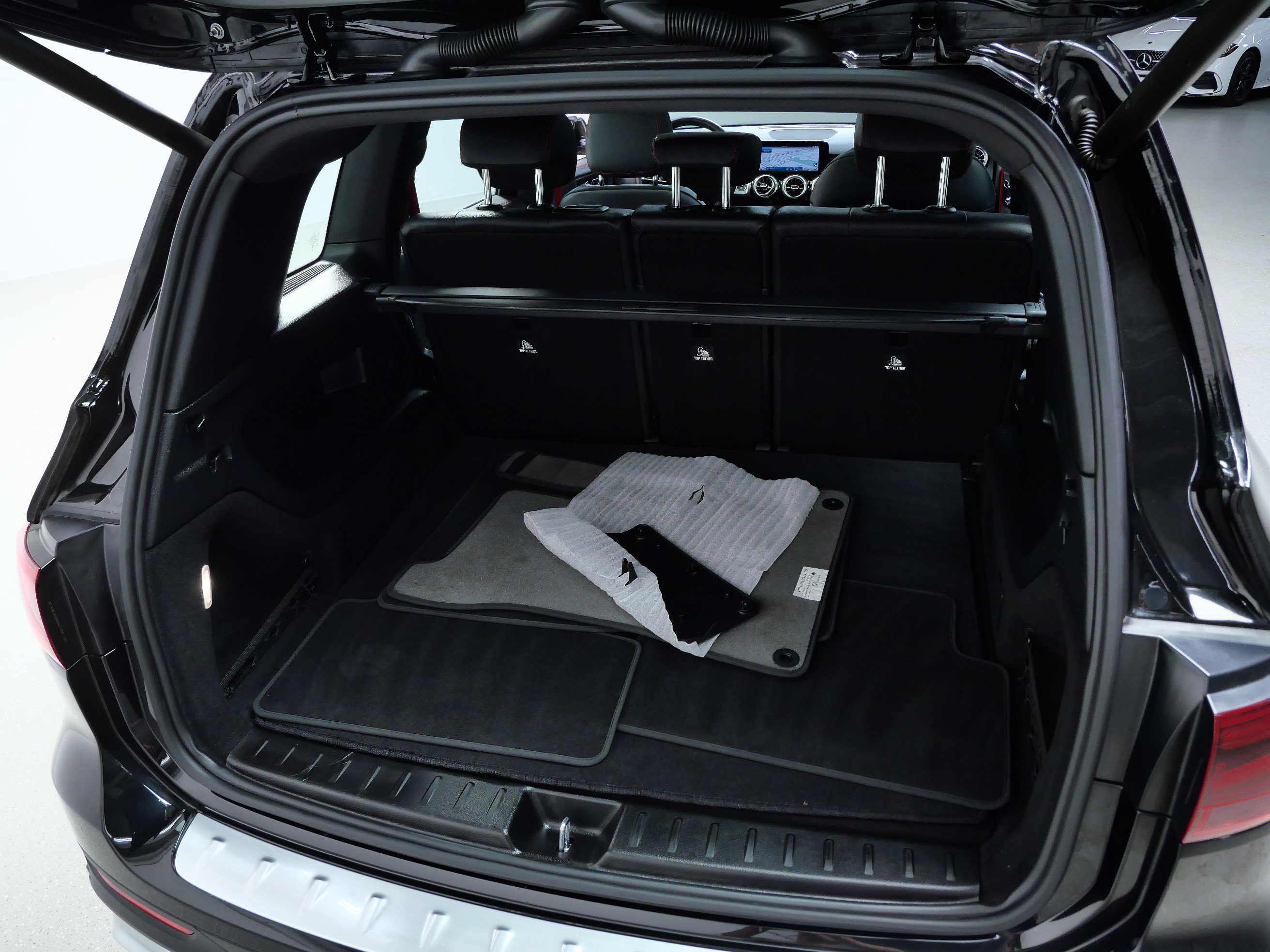 Used 2024 Mercedes-Benz GLB 35 AMG 4MATIC image 7
