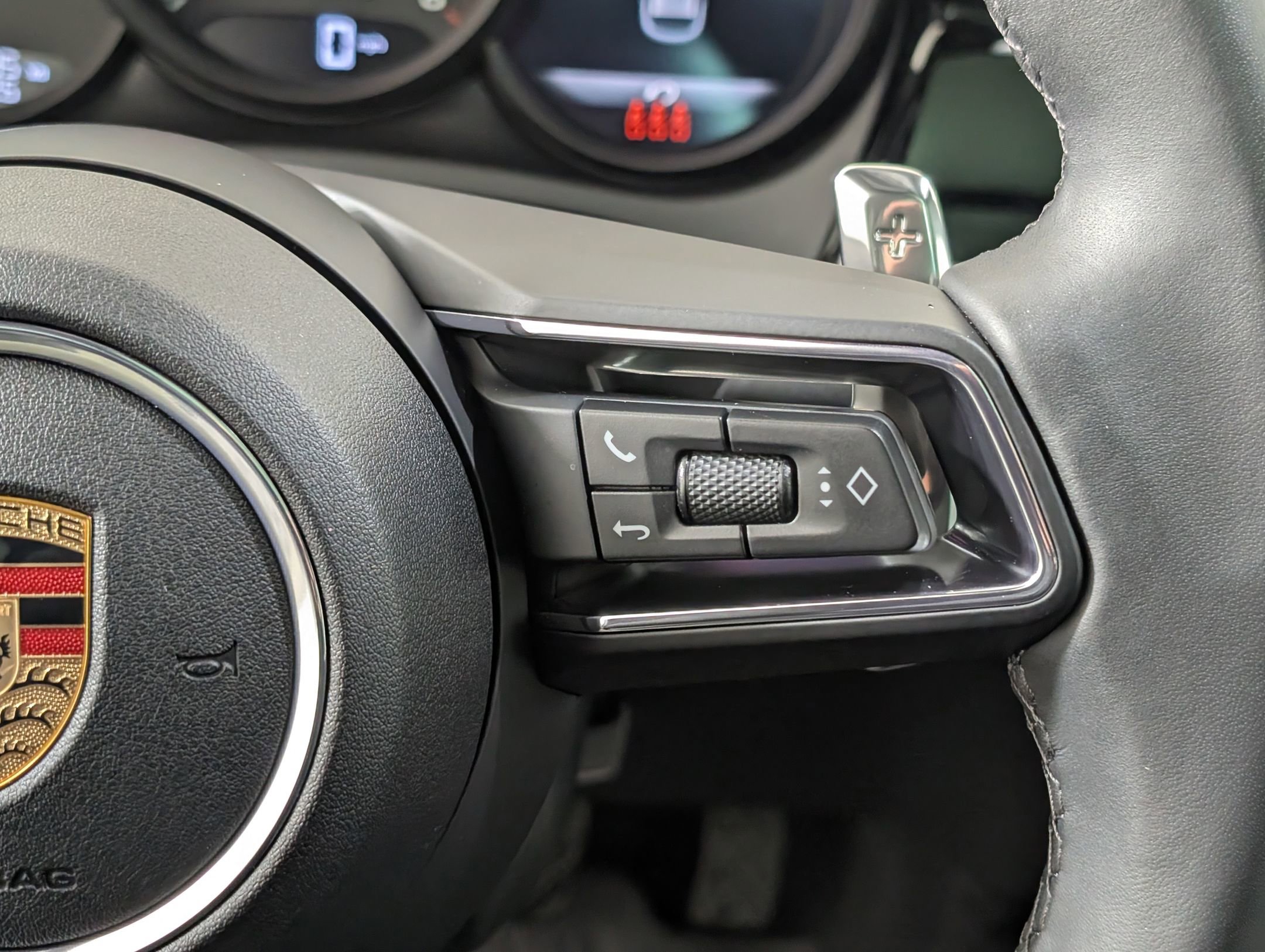 Used 2025 Porsche Macan image 23