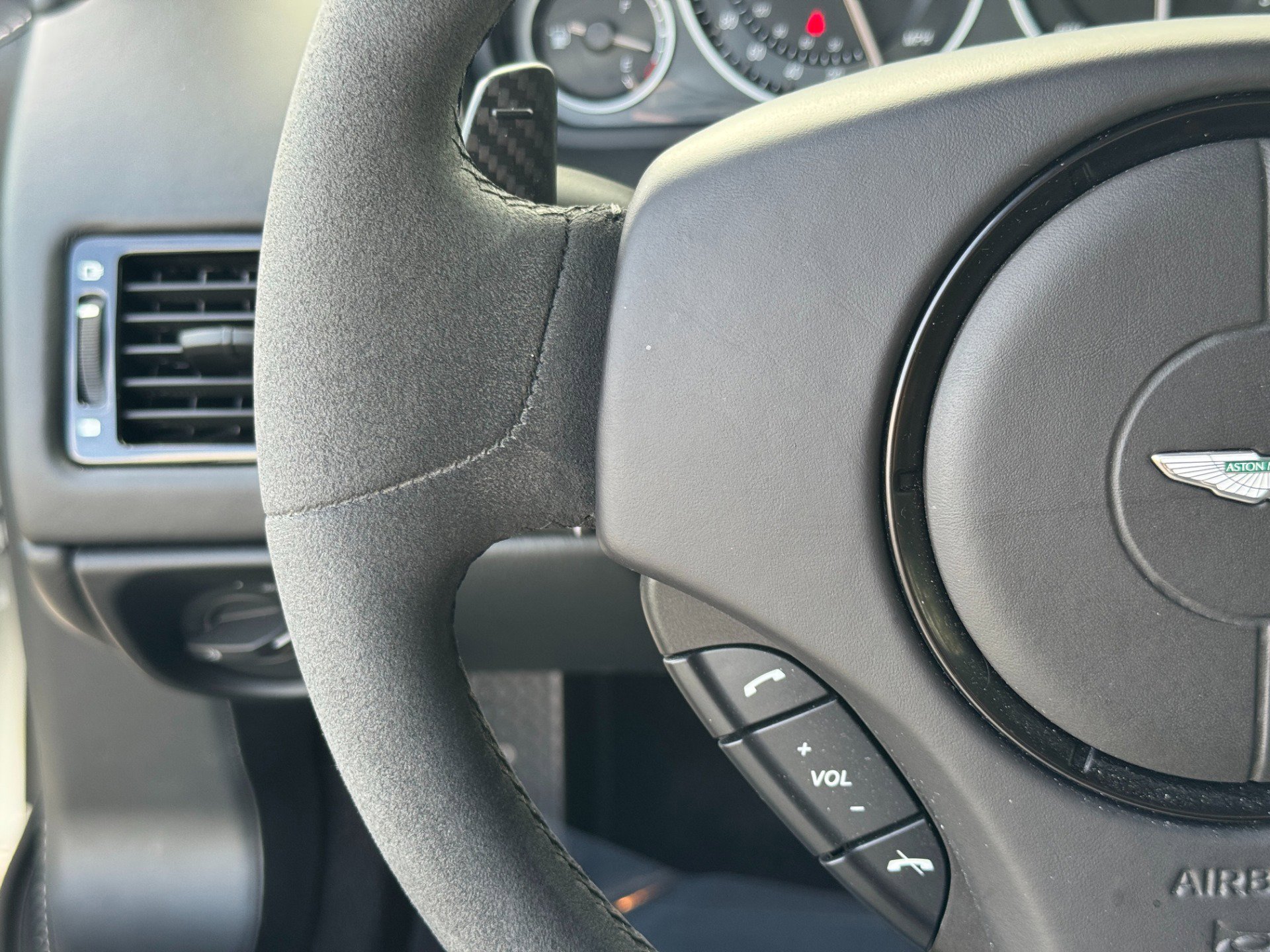 Used 2015 Aston Martin DB9 Coupe image 37