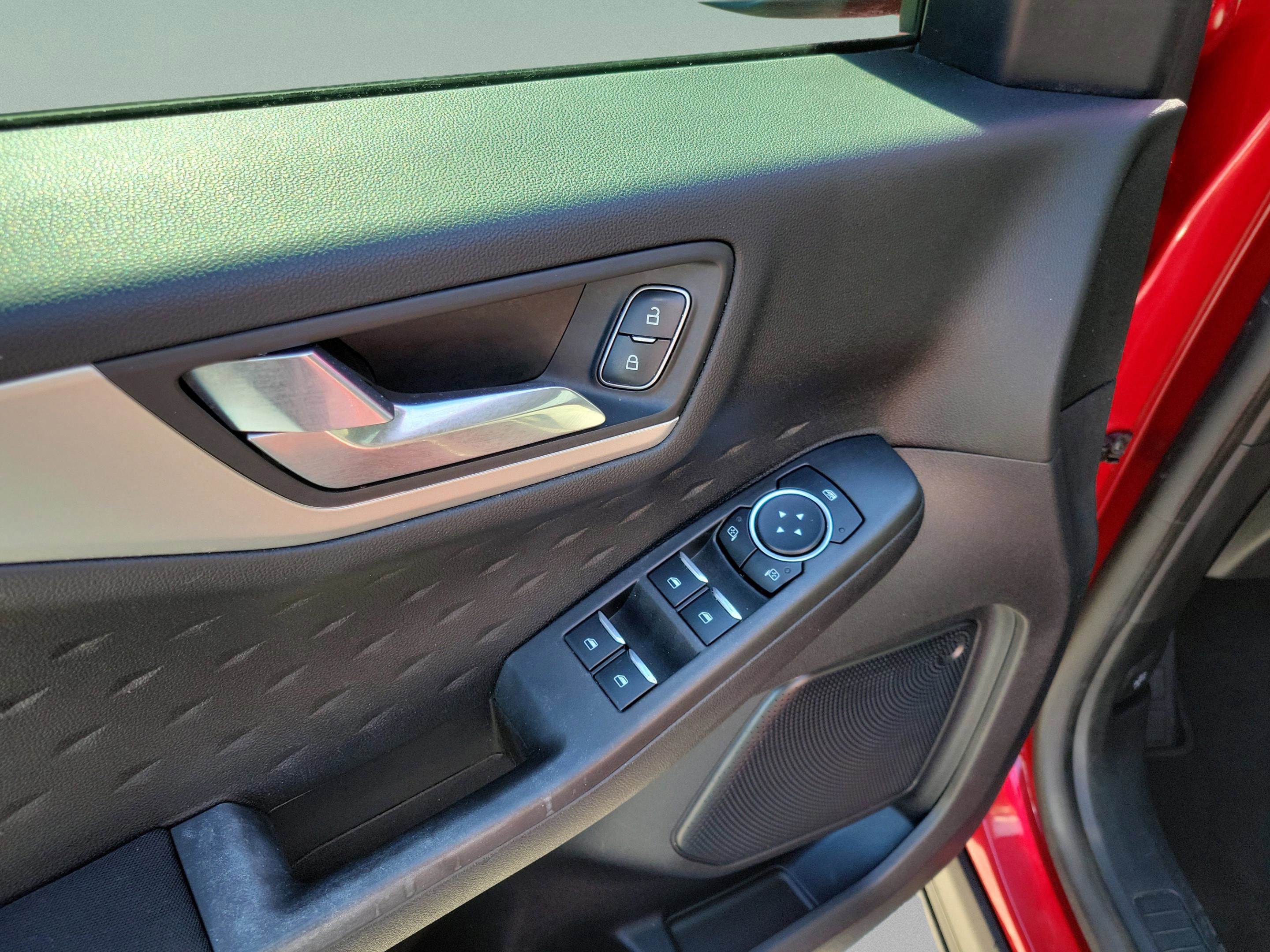 Used 2020 Ford Escape SE image 5