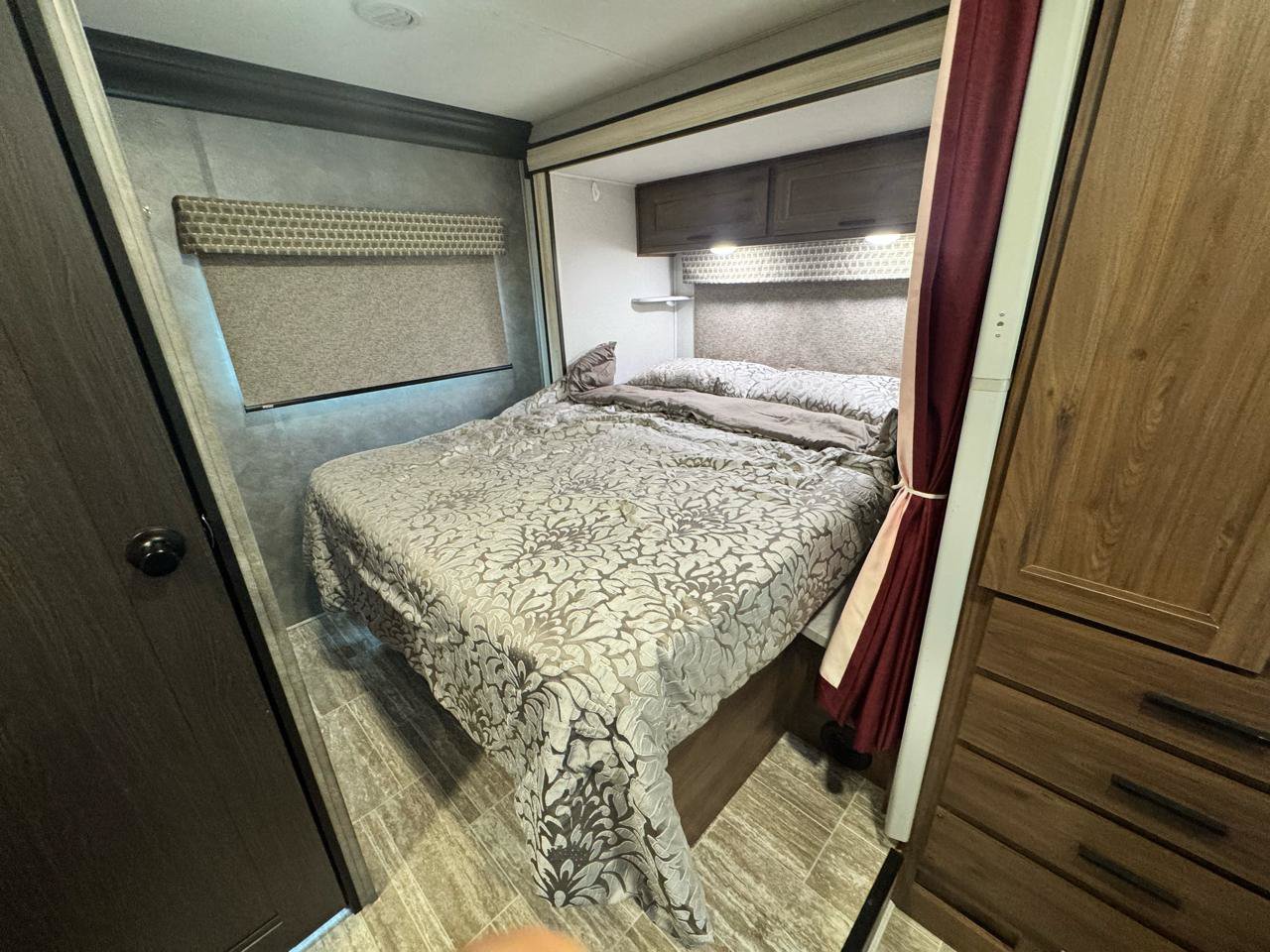 Used 2019 Chevrolet Express 4500 w/ RV Package RWD image 26