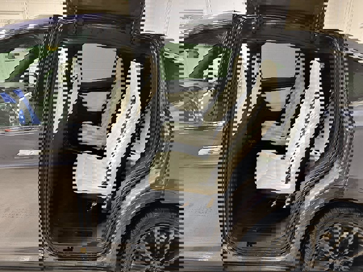 Used 2019 Tesla Model X image 21