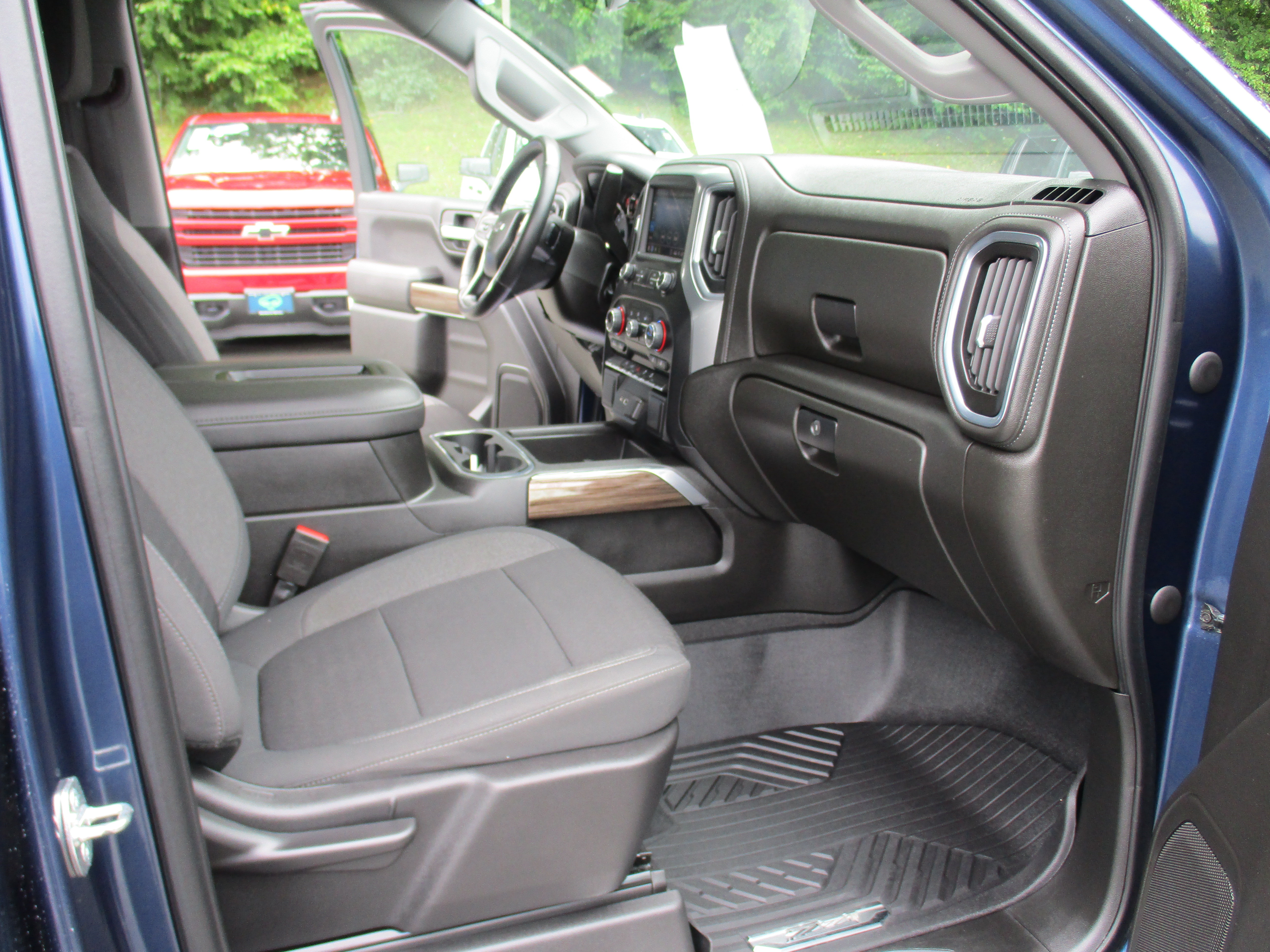 Certified 2022 Chevrolet Silverado 1500 RST w/ Z71 Off-Road Package AWD/4WD image 15