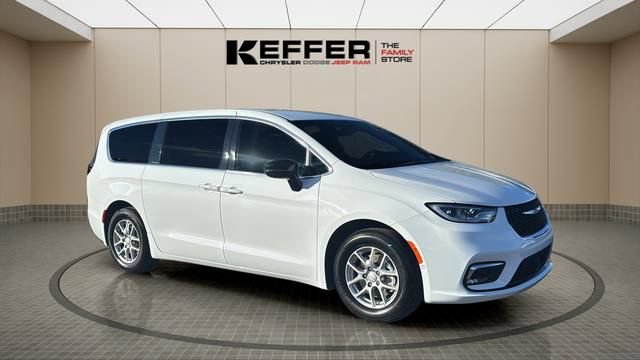 New 2026 Chrysler Pacifica Select FWD image 8