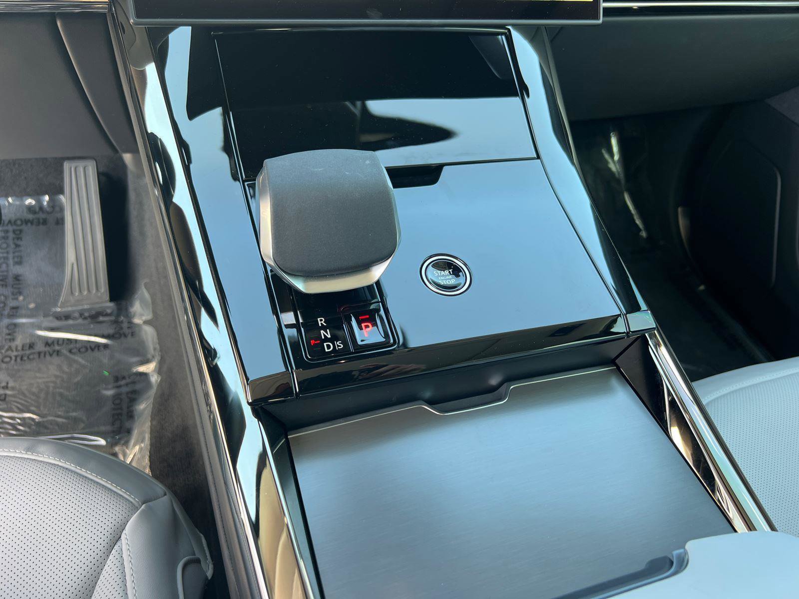 Used 2024 Land Rover Range Rover Sport SE image 32