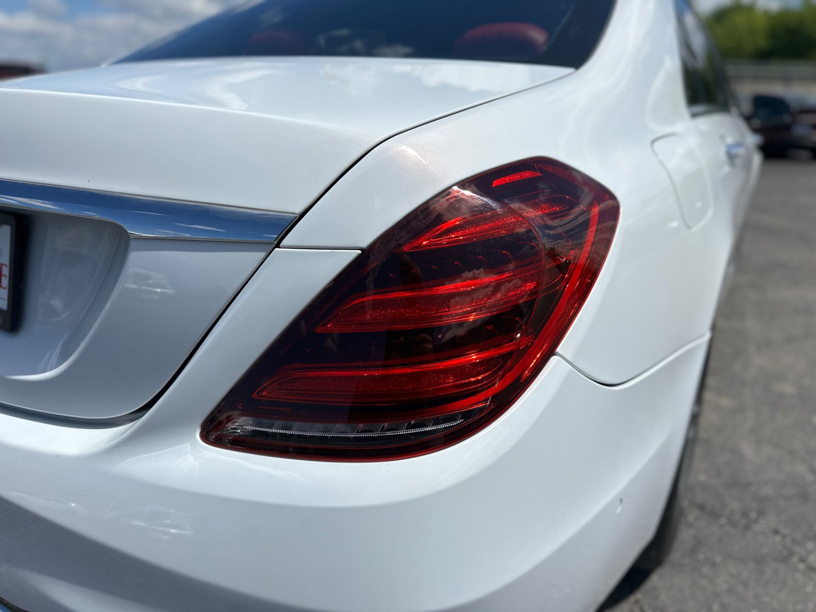 Used 2018 Mercedes-Benz S 560 4MATIC Sedan w/ AMG Line Exterior image 11
