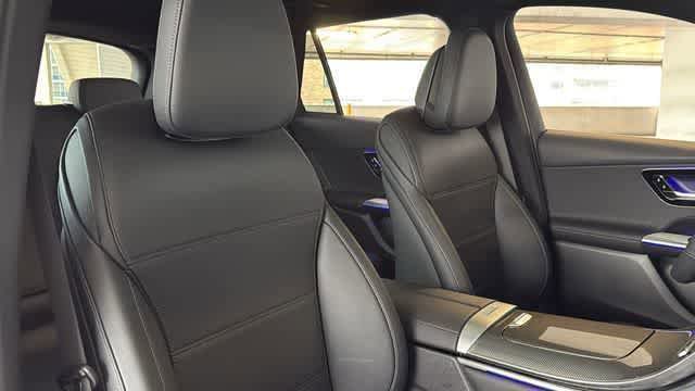 Used 2025 Mercedes-Benz GLC 300 4MATIC image 34