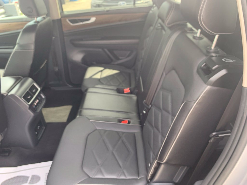 Used 2025 Volkswagen Atlas SE AWD/4WD image 19