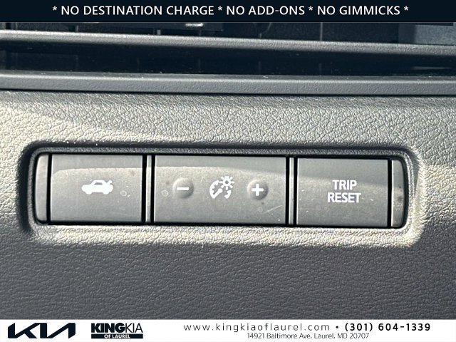 Used 2025 Nissan Altima 2.5 SV FWD image 14