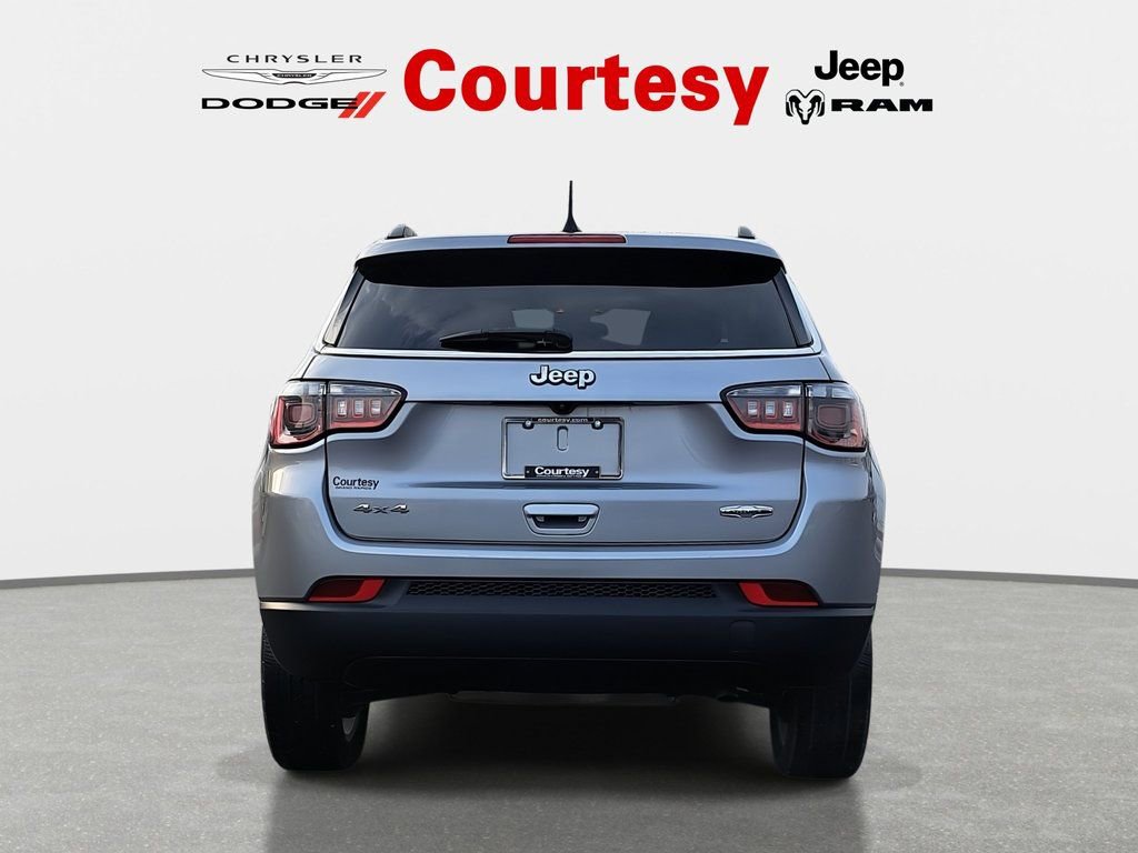 Certified 2022 Jeep Compass Latitude image 6