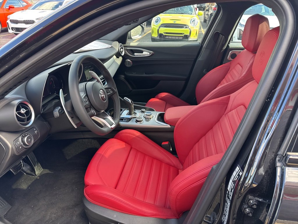 New 2025 Alfa Romeo Giulia AWD image 12