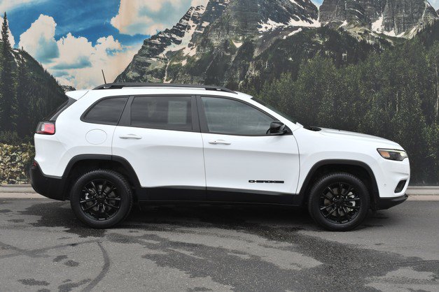 Used 2023 Jeep Cherokee Altitude Lux AWD/4WD image 2