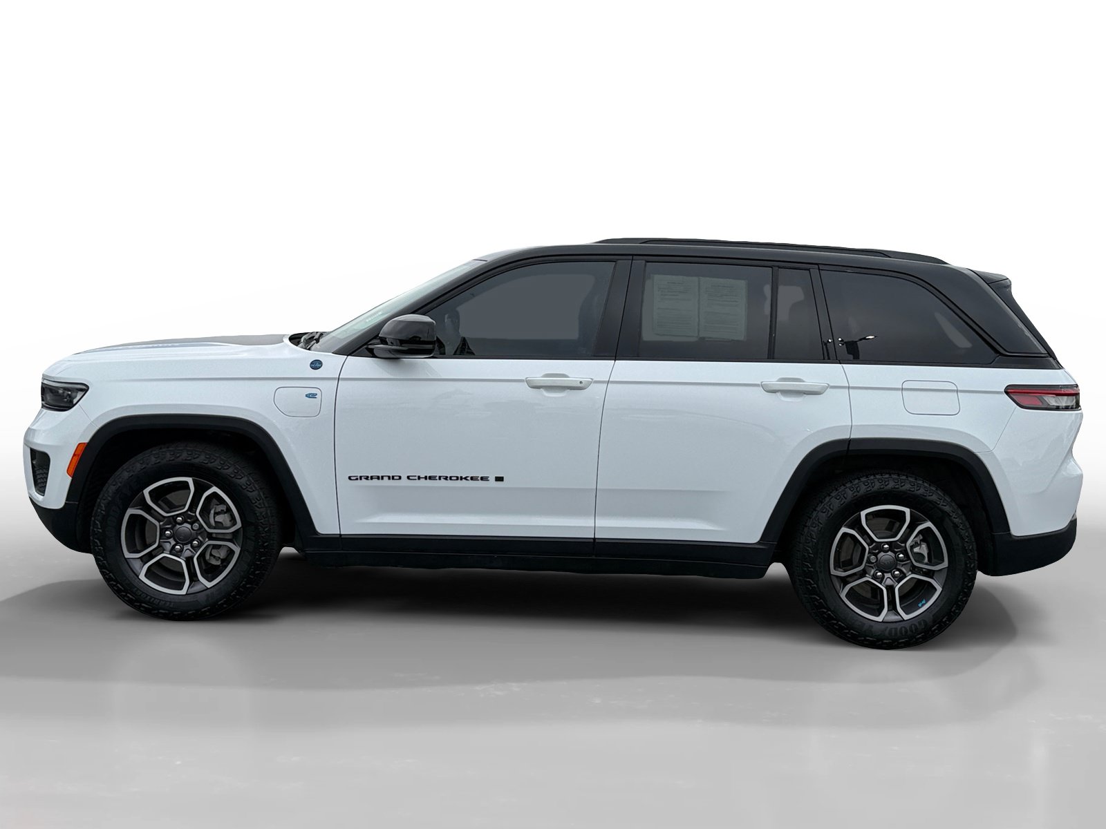 Used 2022 Jeep Grand Cherokee Trailhawk AWD/4WD image 2