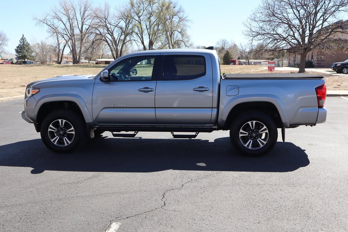Used 2017 Toyota Tacoma TRD Sport image 9