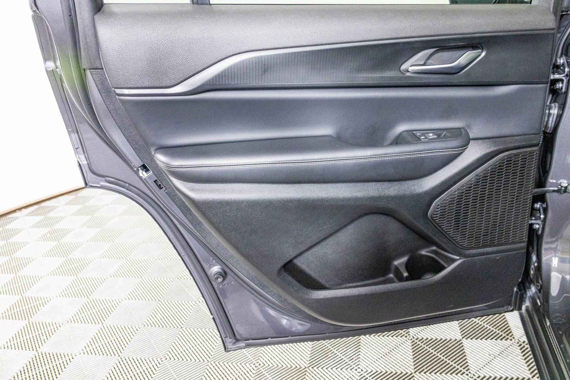 Used 2024 Jeep Grand Cherokee L Laredo w/ Luxury Tech Group I image 29