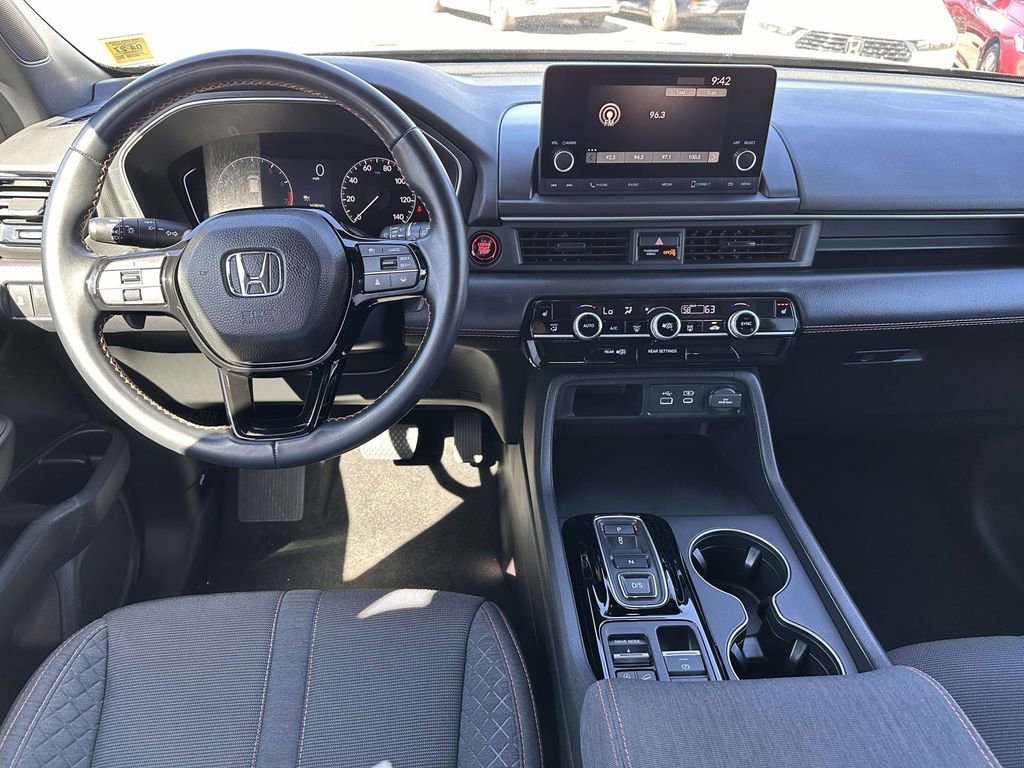 Used 2023 Honda Pilot Sport image 16