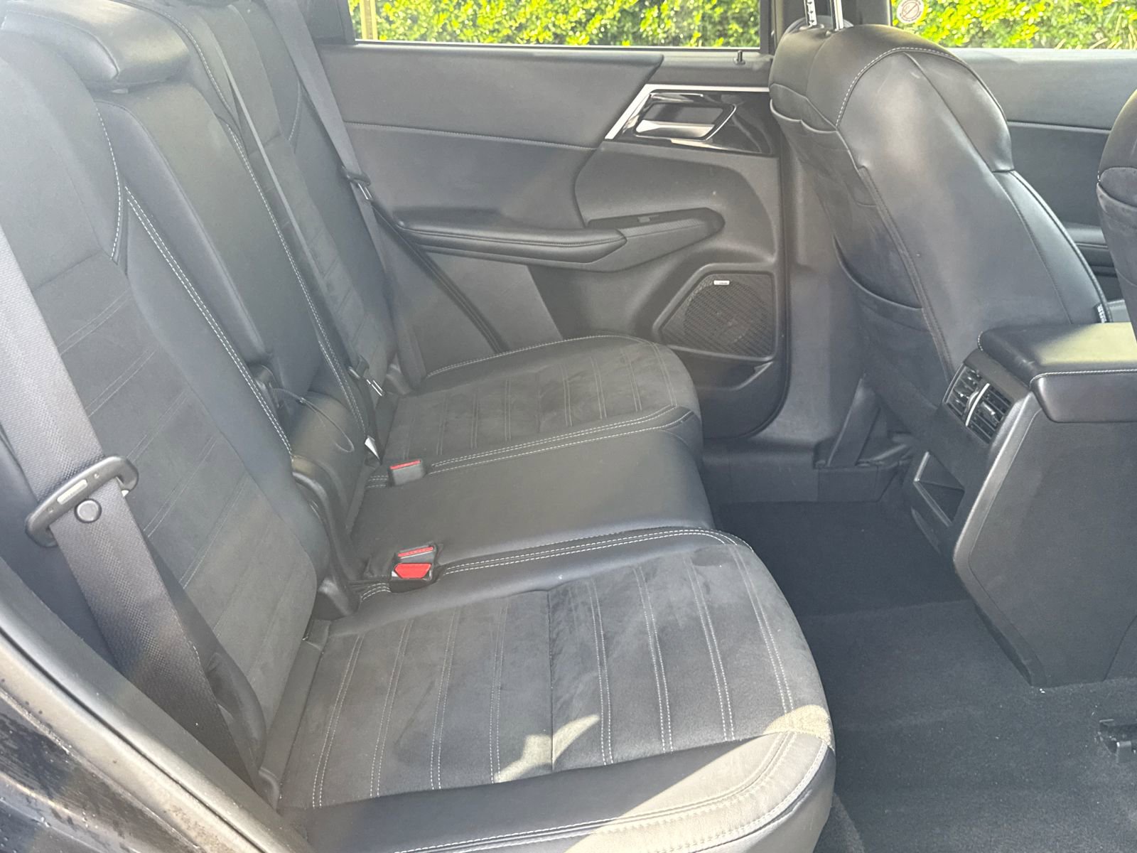 Used 2025 Mitsubishi Outlander SE FWD image 15