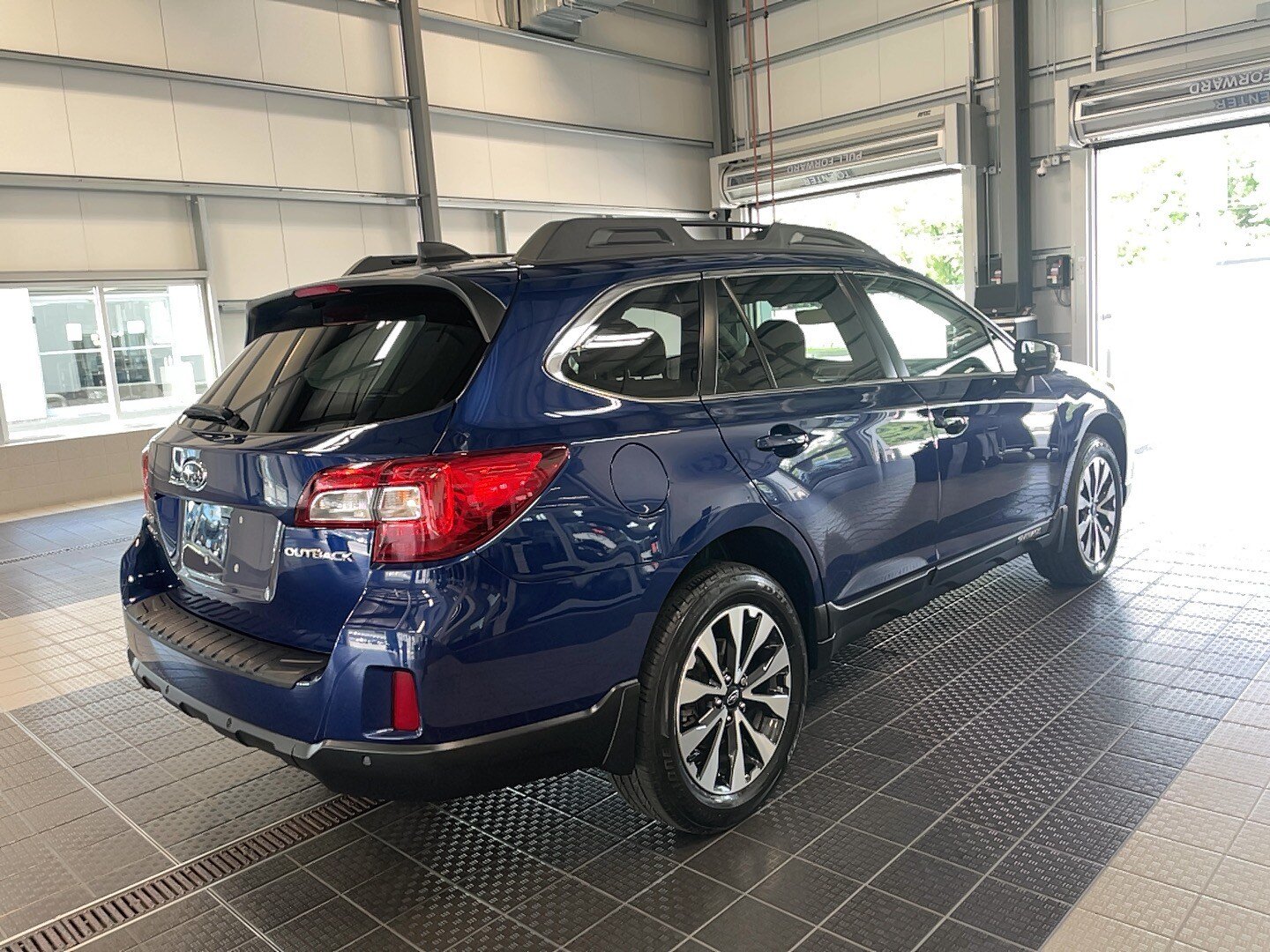 Used 2017 Subaru Outback 2.5i Limited AWD/4WD image 19