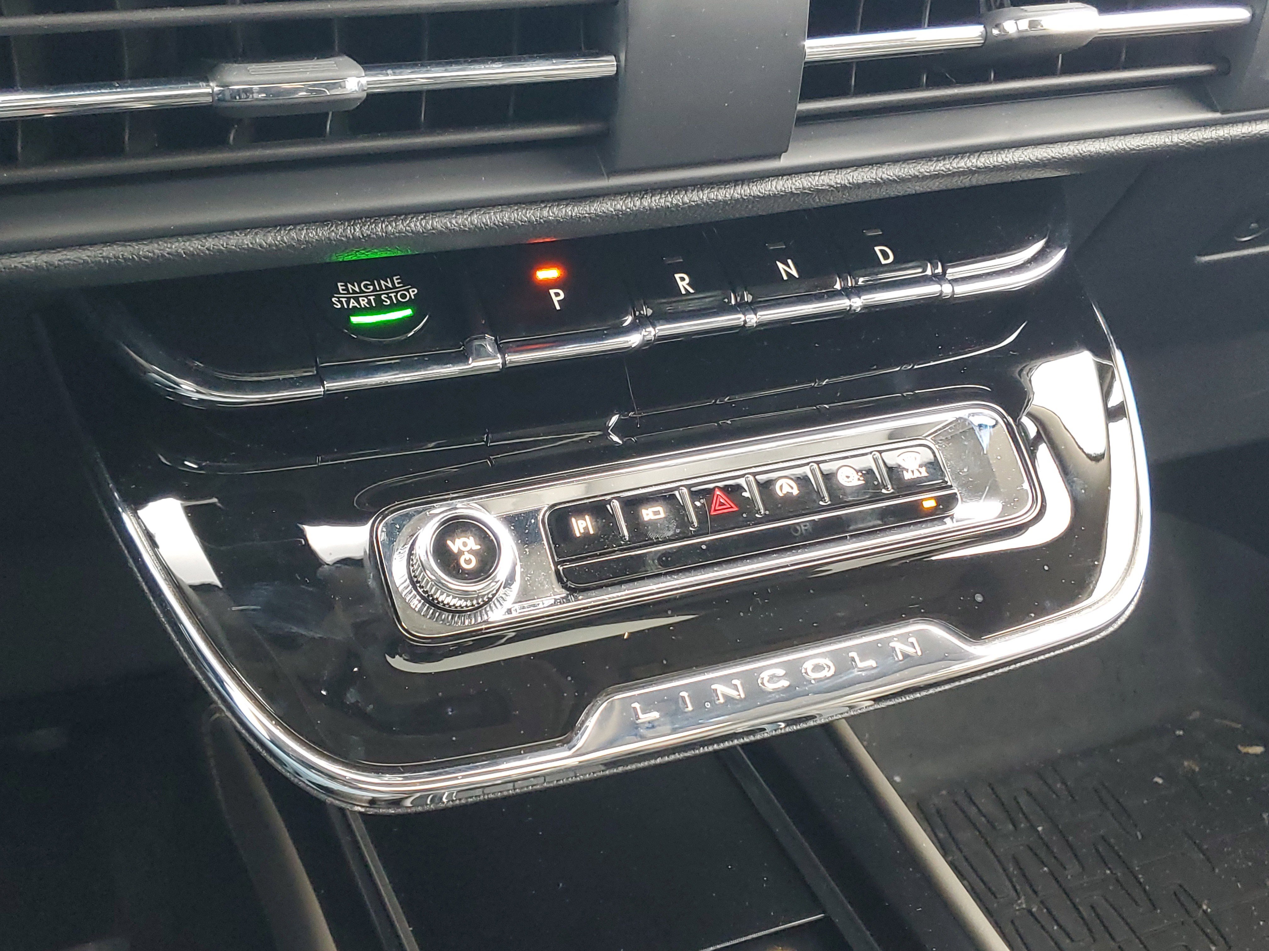 New 2025 Lincoln Corsair Reserve w/ Equipment Group 202A image 22