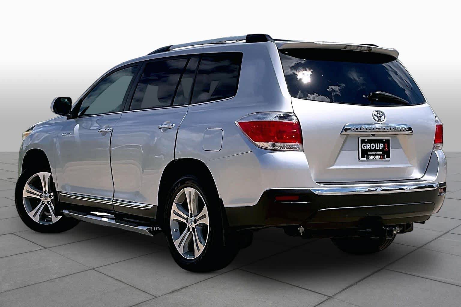 Used 2012 Toyota Highlander Limited w/ Tow Pkg FWD image 11