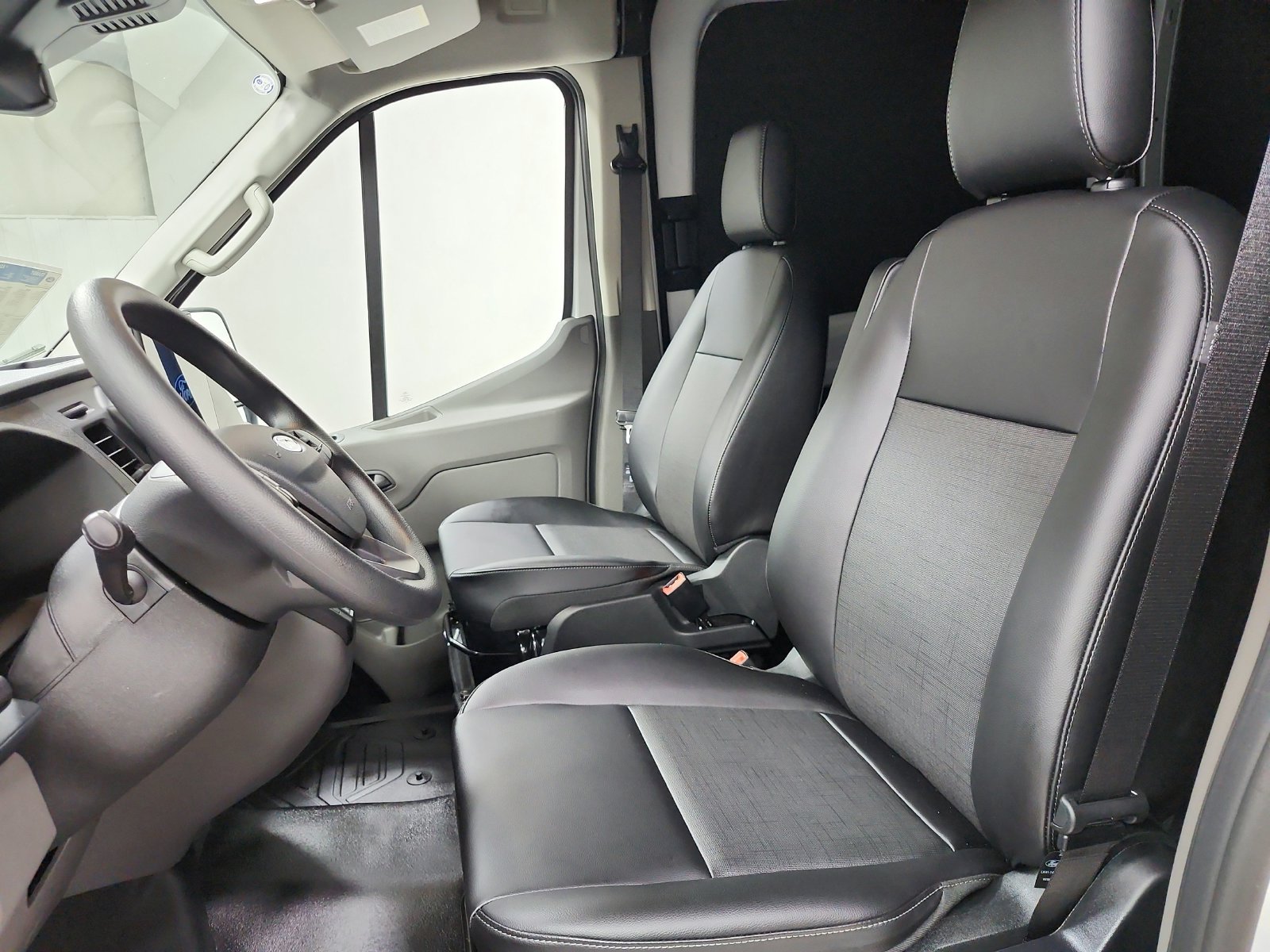 New 2027 Ford Transit 250 148 Medium Roof w/ Load Area Protection Package RWD image 19