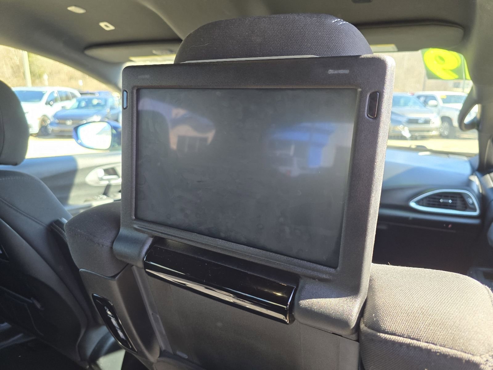 Used 2019 Chrysler Pacifica Touring Plus w/ Advanced Safetytec Group image 21