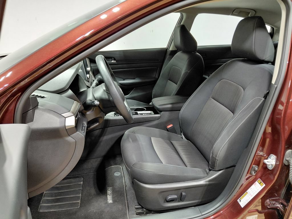 Used 2024 Nissan Altima 2.5 SV AWD/4WD image 3