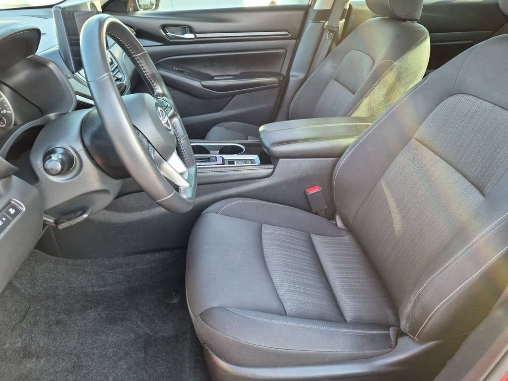 Used 2024 Nissan Altima 2.5 SV w/ SV Premium Package AWD/4WD image 11
