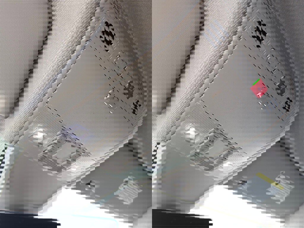 Used 2023 Volkswagen Tiguan SE image 23