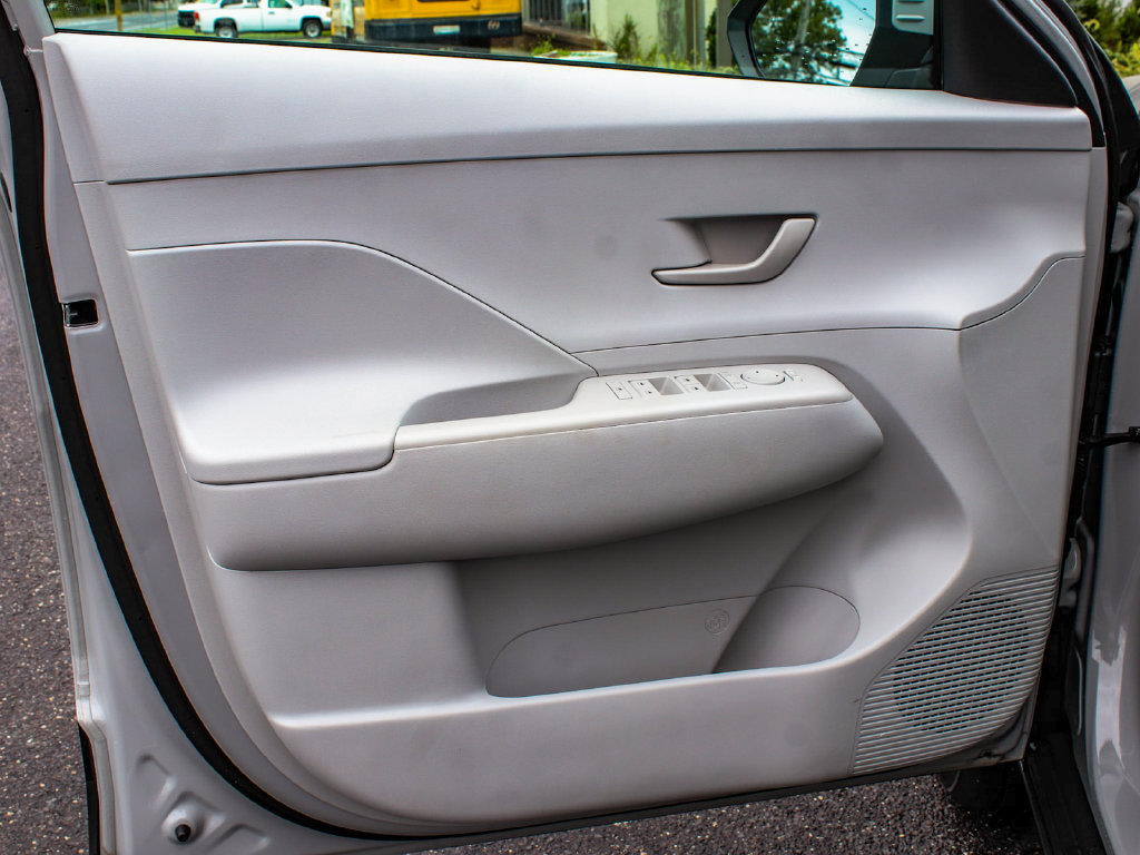 Used 2025 Hyundai Kona SEL AWD/4WD image 8
