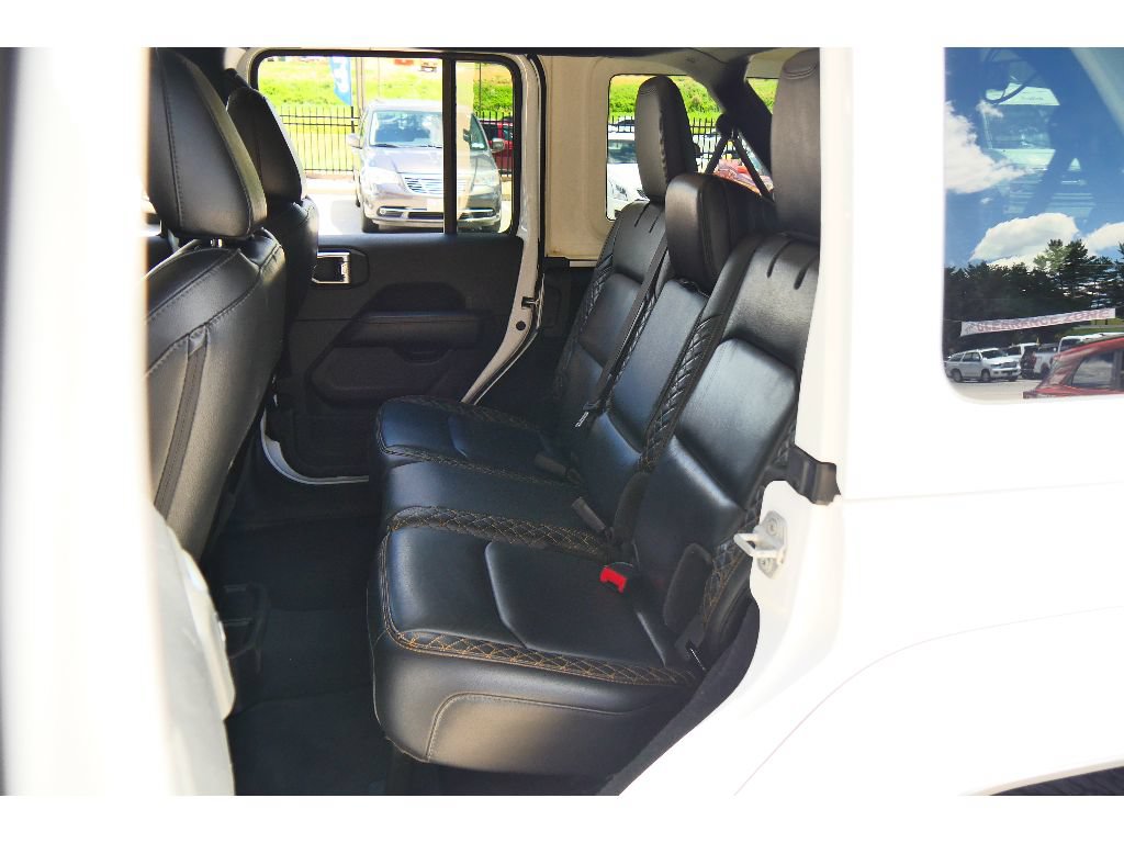 Used 2022 Jeep Wrangler Unlimited Sahara AWD/4WD image 19